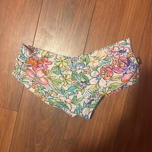 Cleo the hurricane pole bottoms